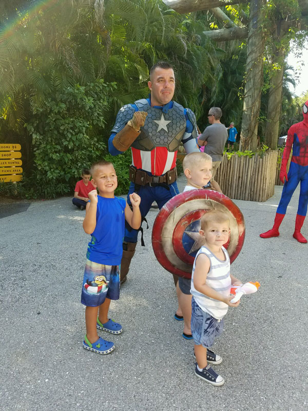 Palm Beach Zoo Safari-Nights - Super-Heros