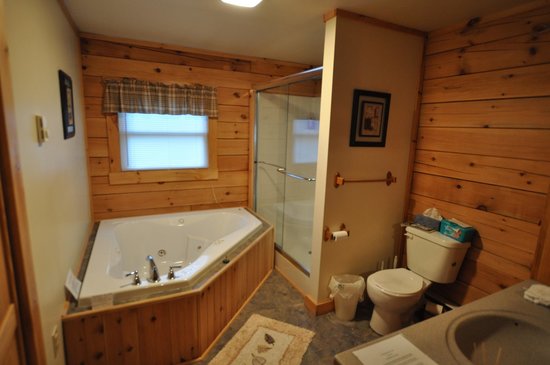 master-s-quarters-bathroom